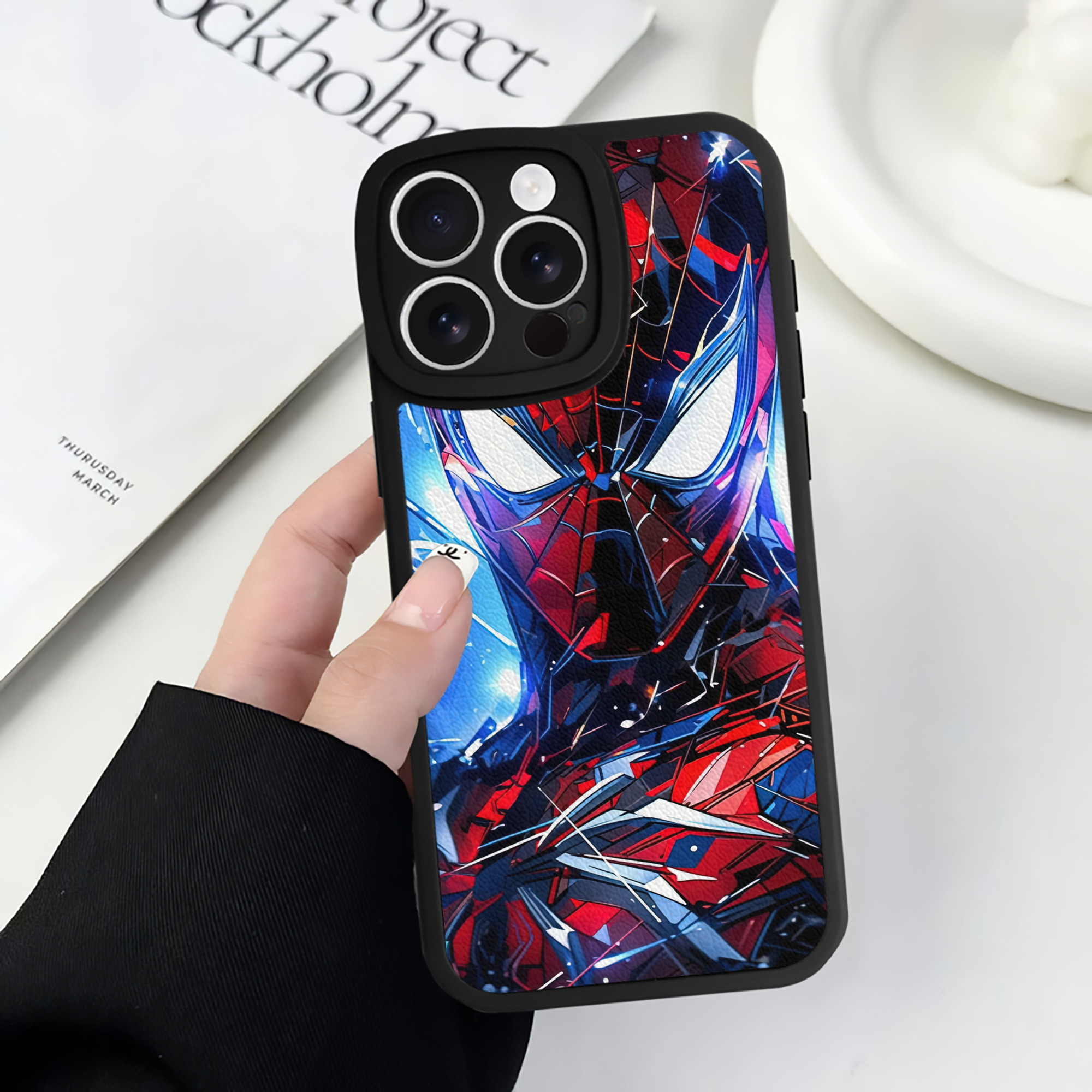 Spider Man スパイダーマン 【iPhone 16シリーズ対応】シリコンスマホケース（レザー調） 材質：シリコン